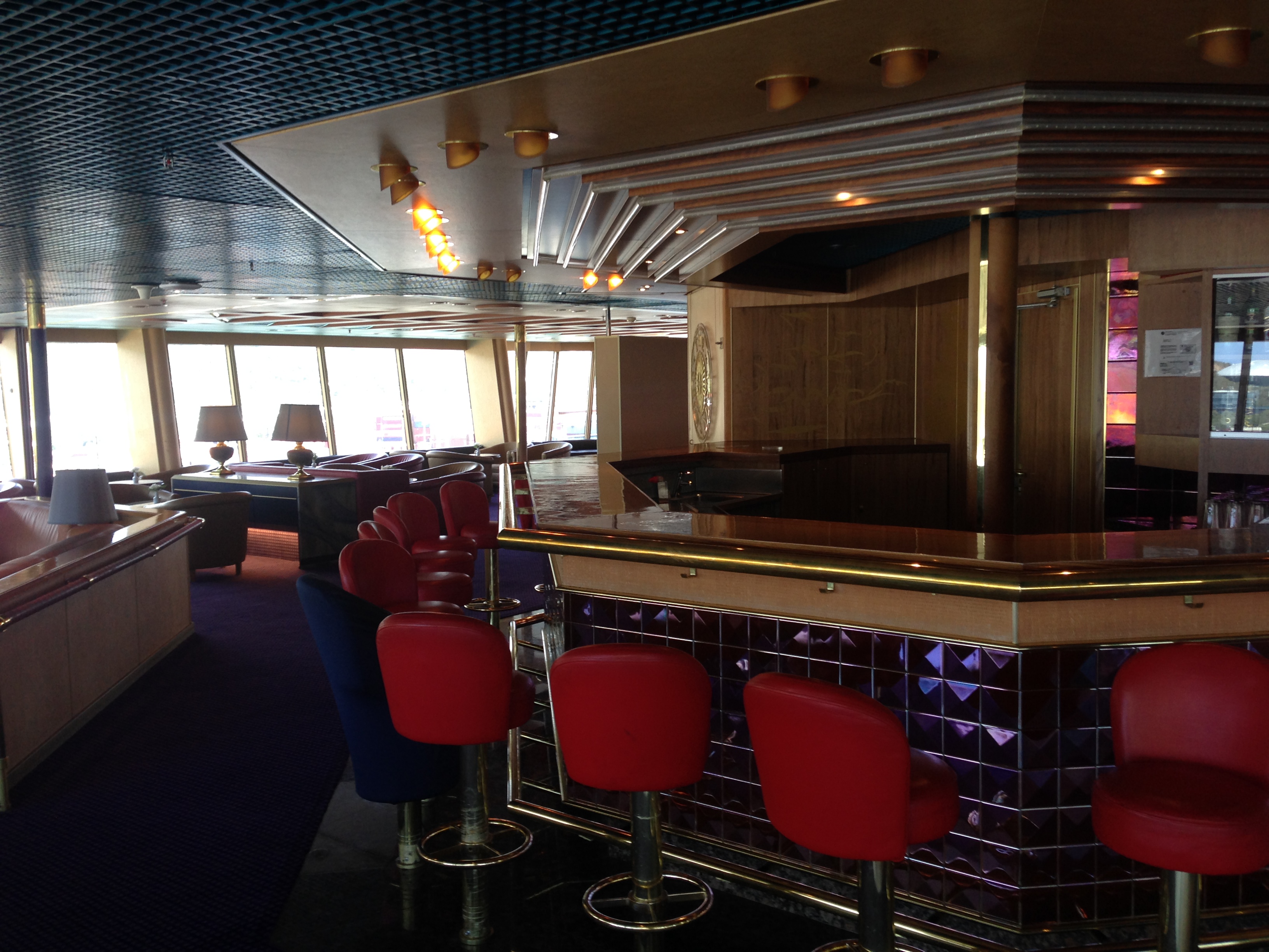 Crow's Nest bar on board the ms Veendam