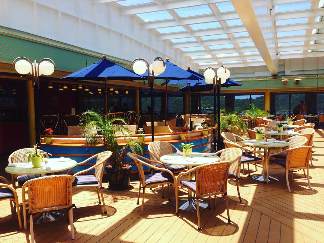 Lido Bar on the pool deck of the Veendam