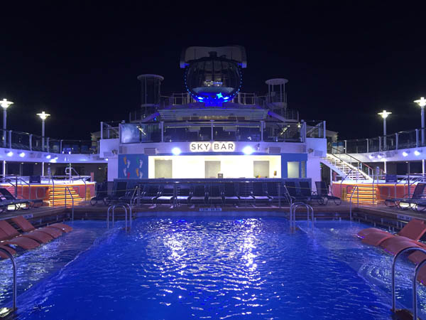 Nightime at the pool on Quantum of the Seas