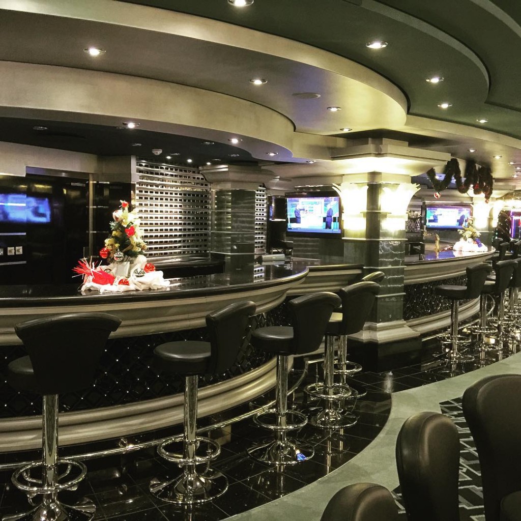 The casino bar on MSC DIvina