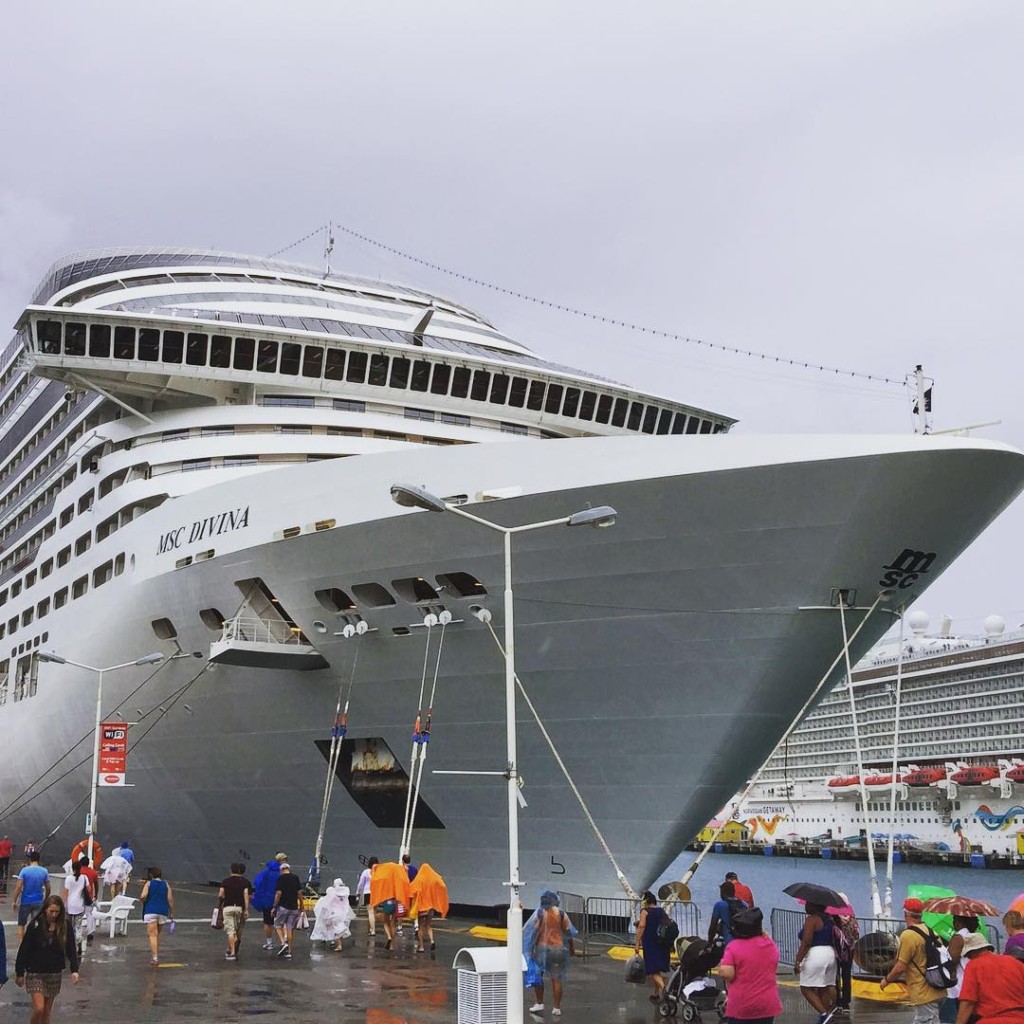 MSC Divina in St. Maarten