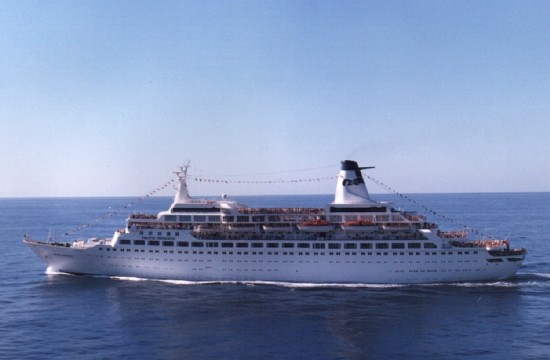 The Pacific Princess off the west coast in 1987. Photo credit: Wikimedia Commons