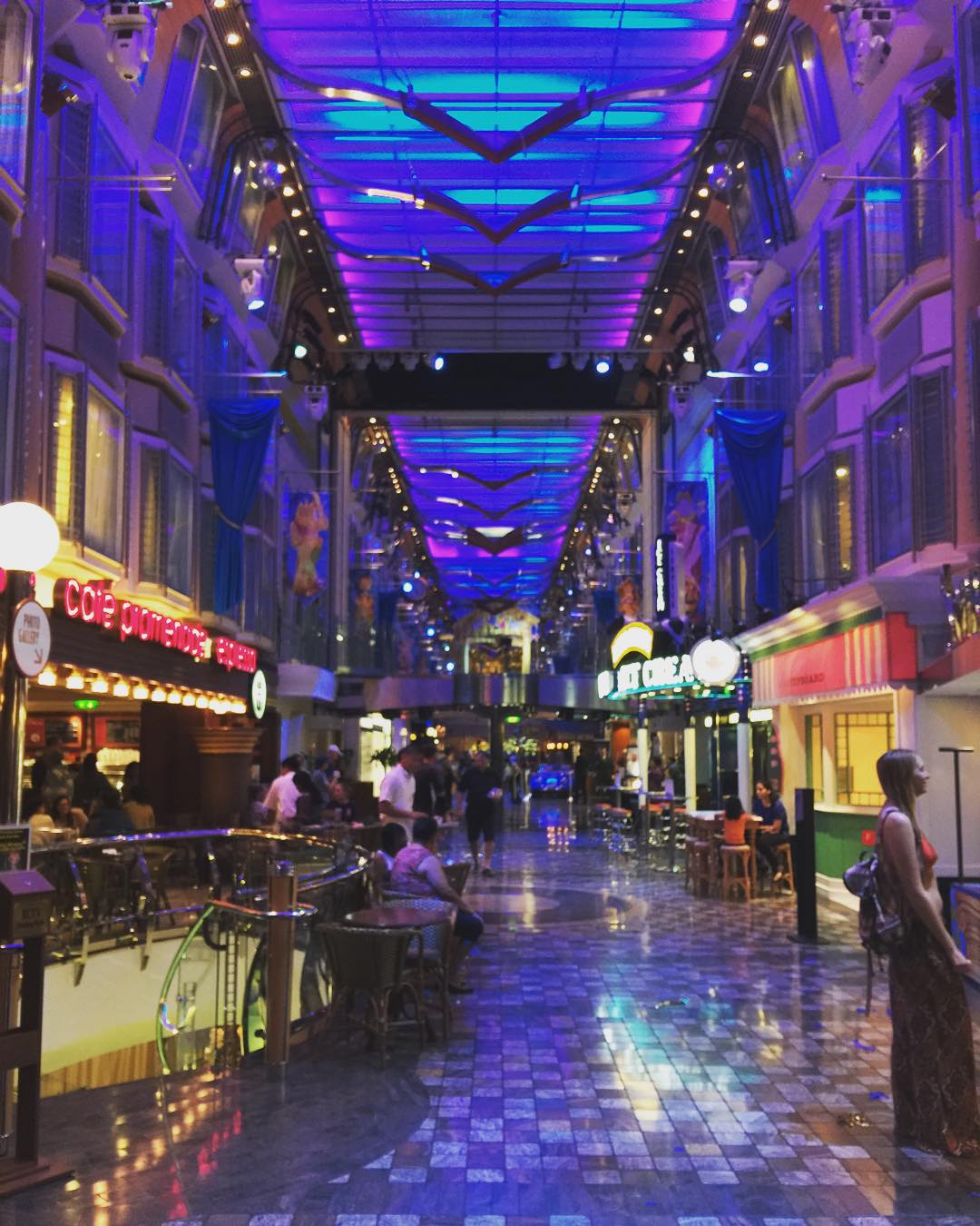 Royal Promenade on Independence of the Seas