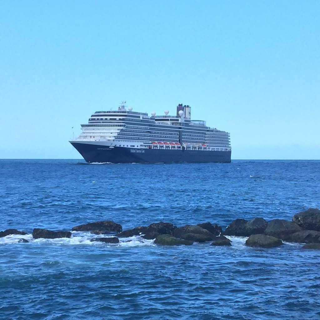 The Holland America Line ship, Nieuw Amsterdam, cruising in the San Juan Harbour