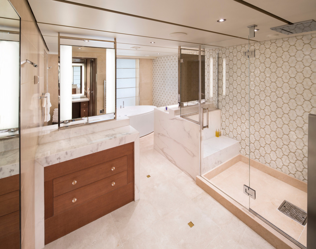 Pinnacle Suite Cat. PS - Bathroom - Room #7053 Deck 7 Midship Starboard Koningsdam - Holland America Line