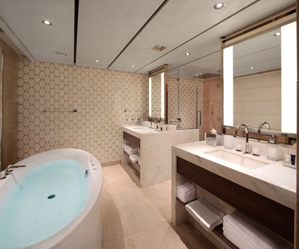 Pinnacle Suite - Bathroom - Room #7053 on ms Nieuw Statendam. Photo credit: Holland America Line