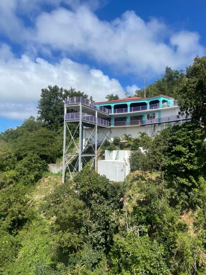 The lookout at the top of Paradise Point