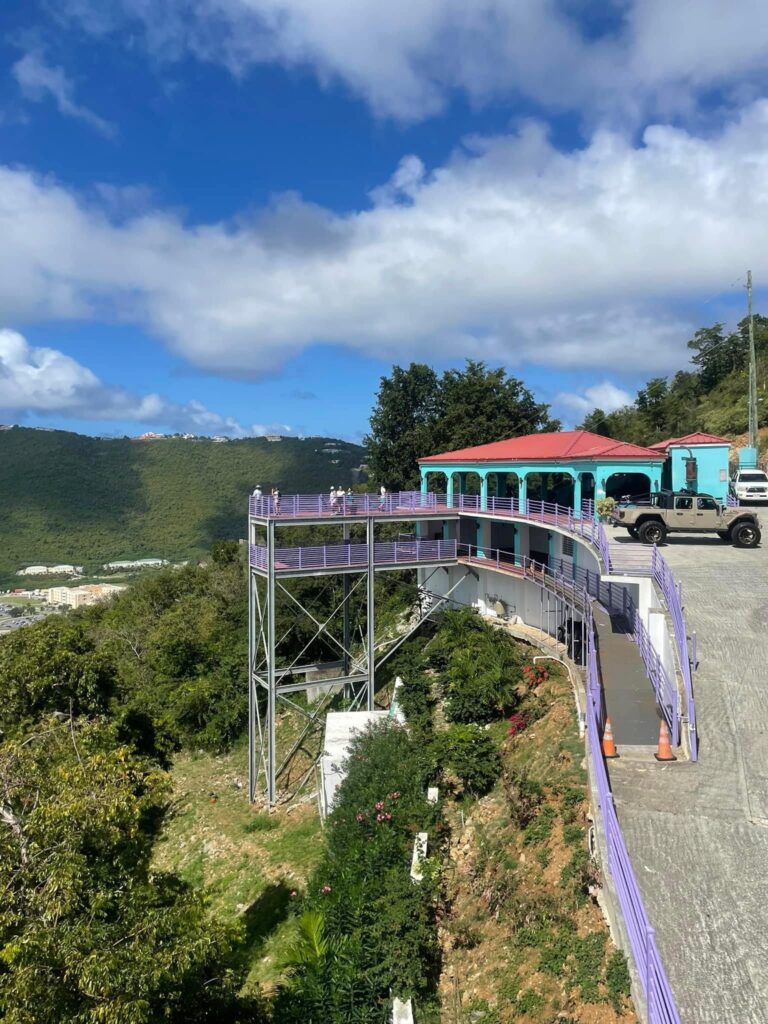 The lookout at the top of Paradise Point