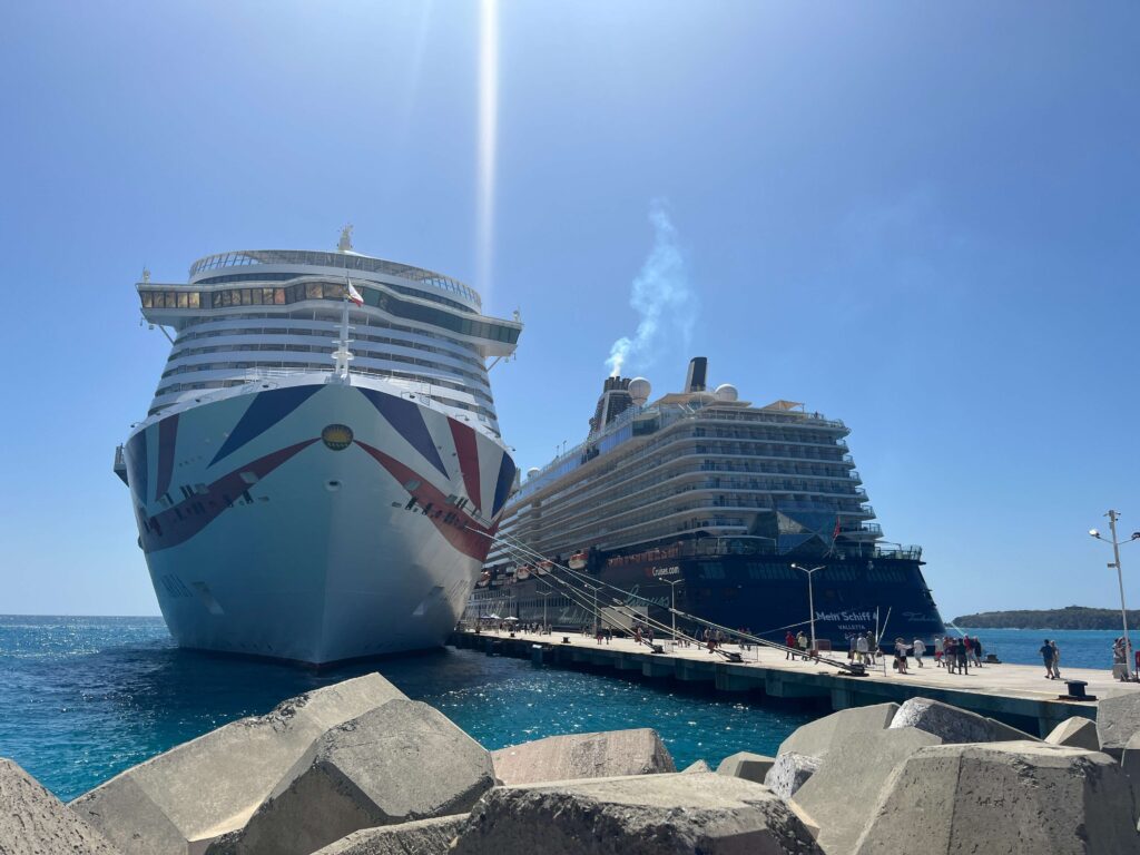 P&O Arvia and Mein Schiff 4 in St. Maarten