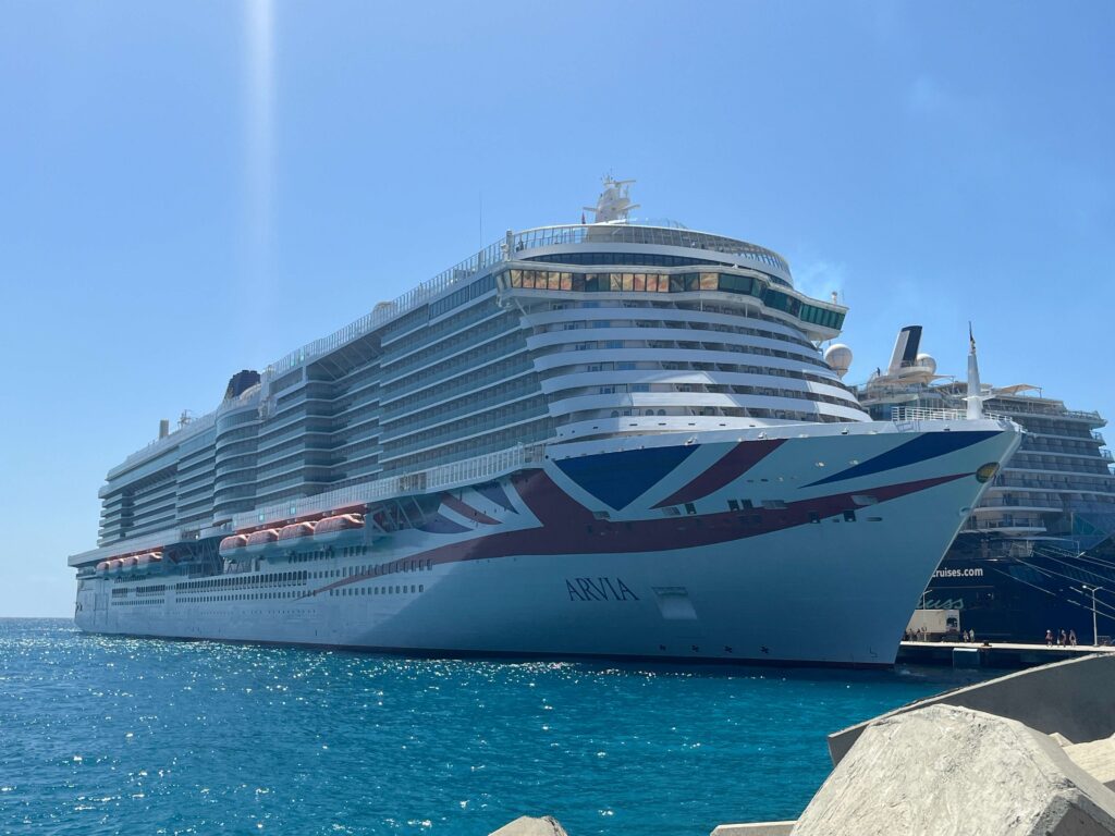 P&O Arvia docked in St. Maarten