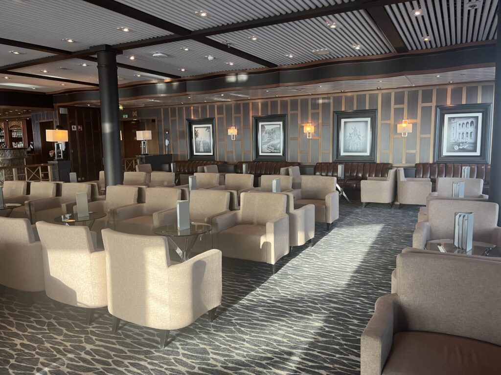 Pinnacle Lounge, the observation lounge, on Norwegian Sky