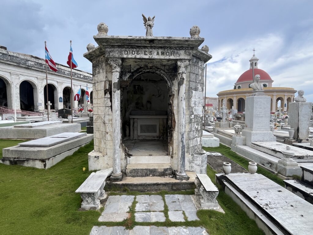 Santa Maria Magdalena de Pazzi Cementerio in San Juan