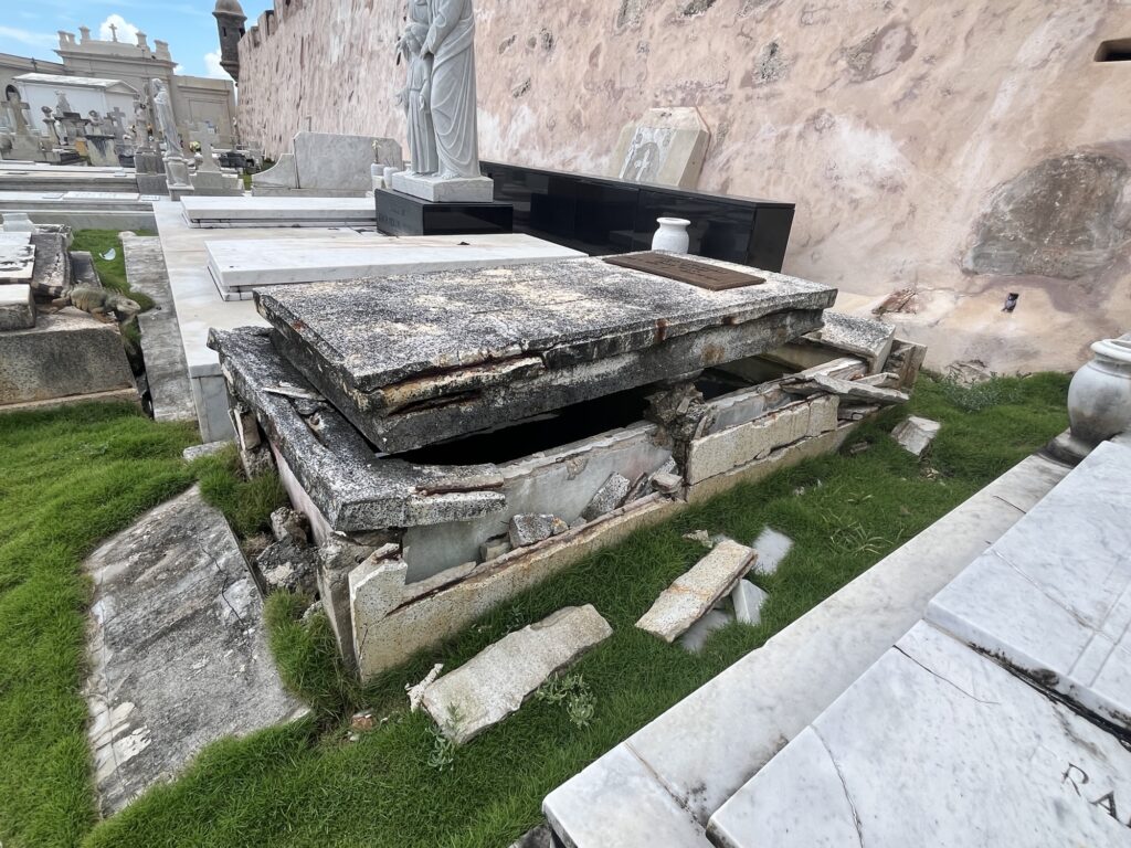 Santa Maria Magdalena de Pazzi Cementerio in San Juan