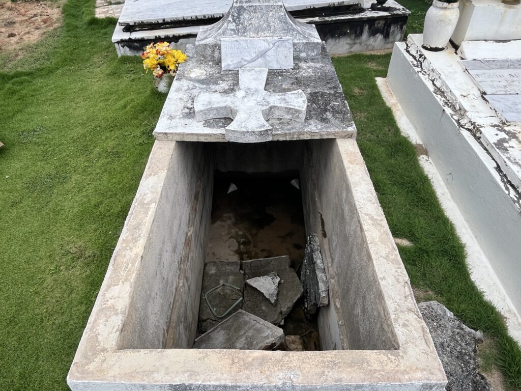 Santa Maria Magdalena de Pazzi Cementerio in San Juan