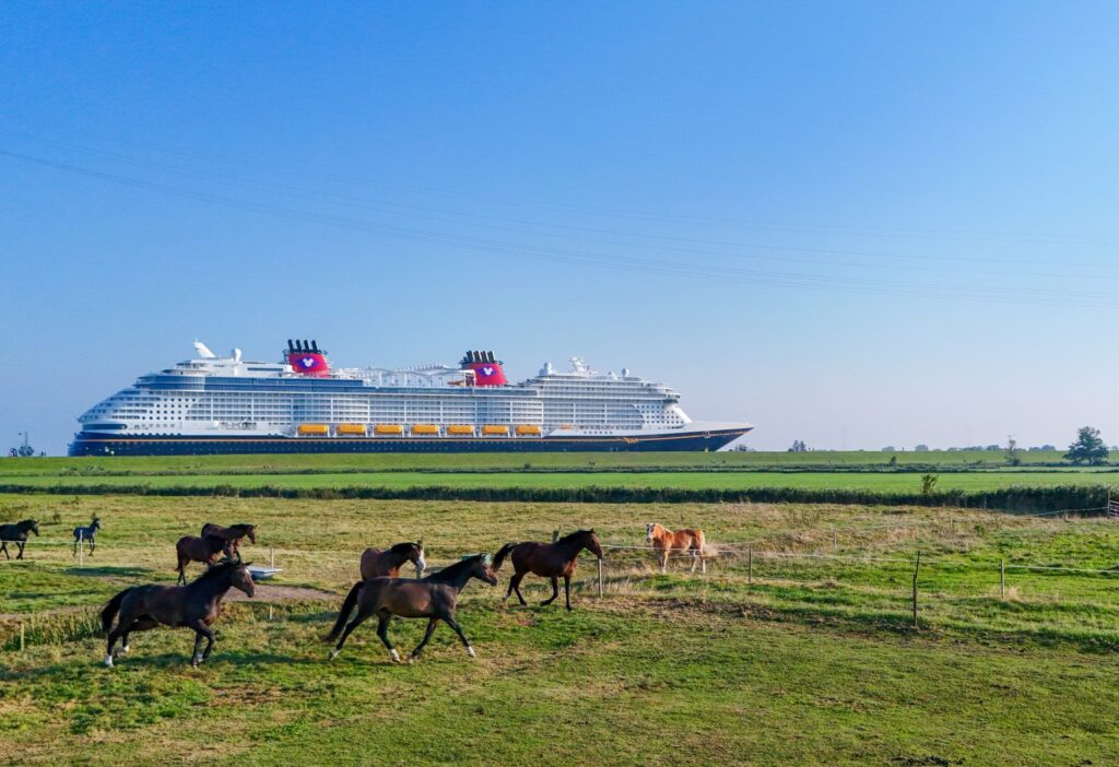 Disney Treasure Completes Ems River Conveyance