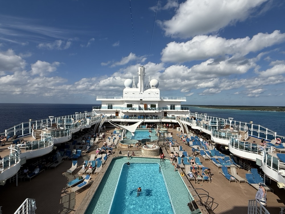 Lido Pool on Enchanted Princess