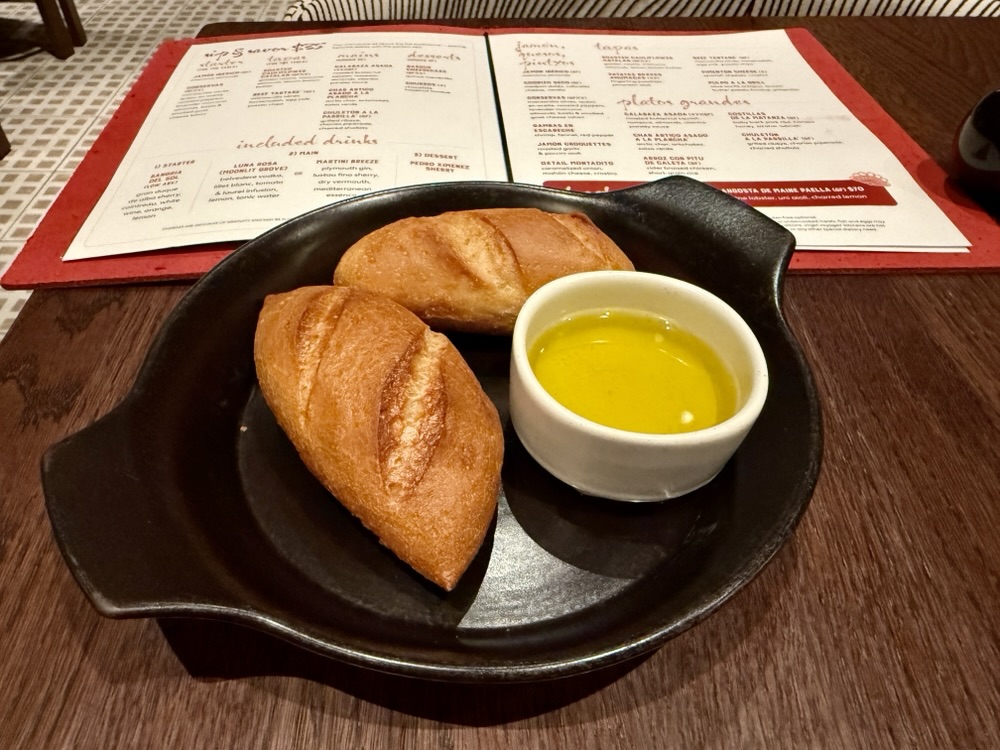 Rolls and olive oil from Rojo on Brilliant Lady