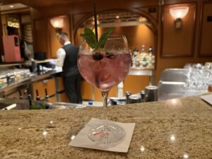 Gin cocktails from Gin & Fizz on Queen Elizabeth