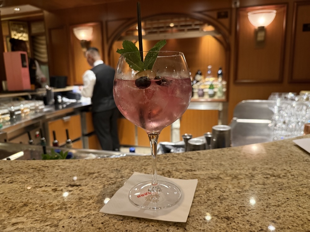 Gin cocktails from Gin & Fizz on Queen Elizabeth