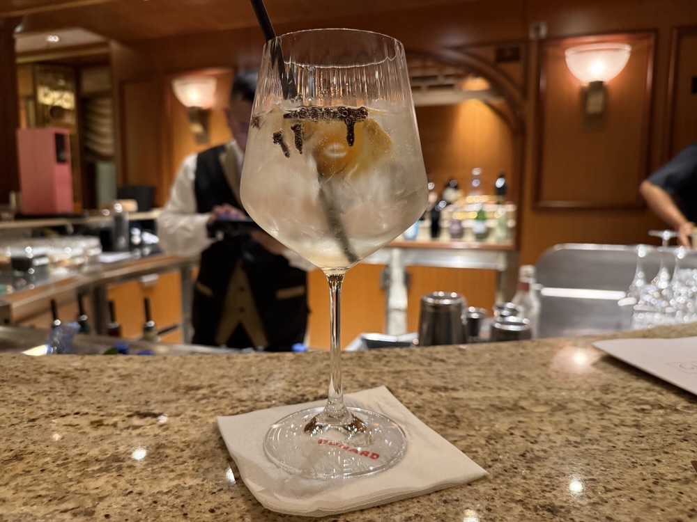 Gin cocktails from Gin & Fizz on Queen Elizabeth