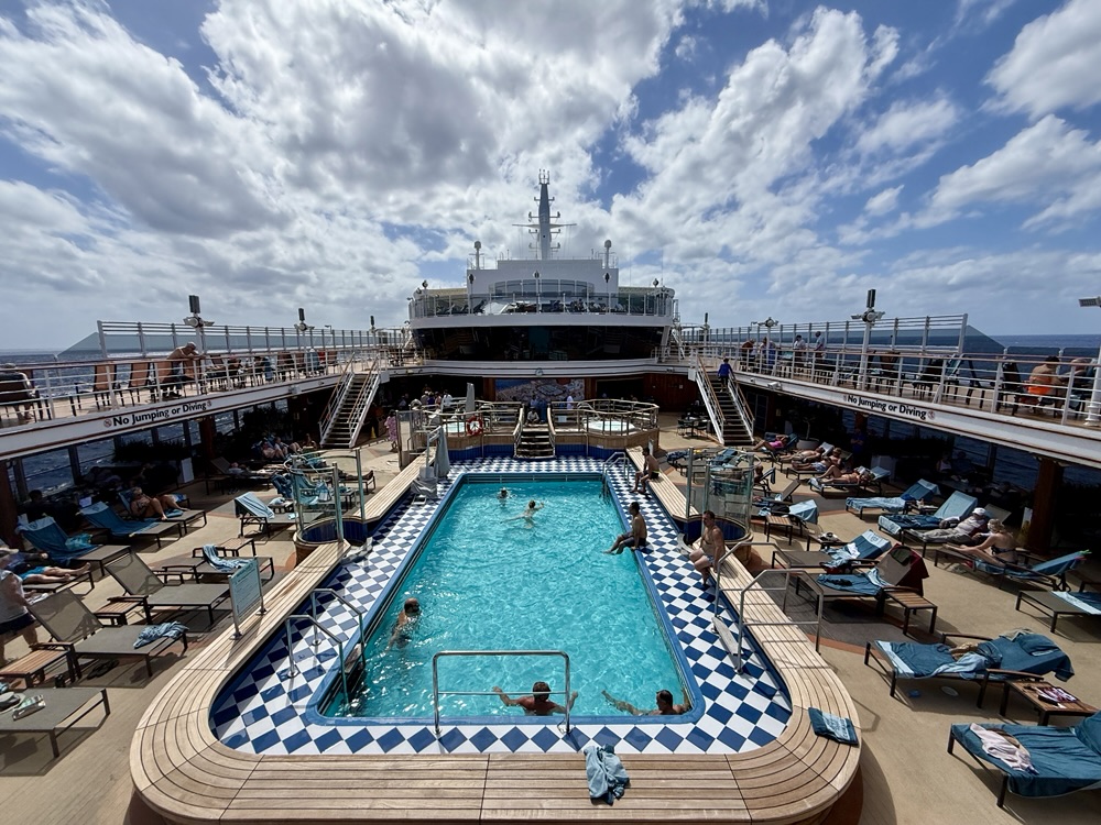 Lido Pool on Queen Elizabeth