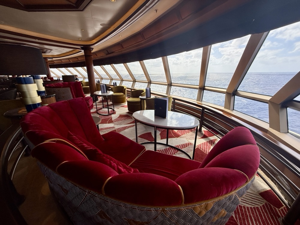 Commodore Club on Queen Elizabeth