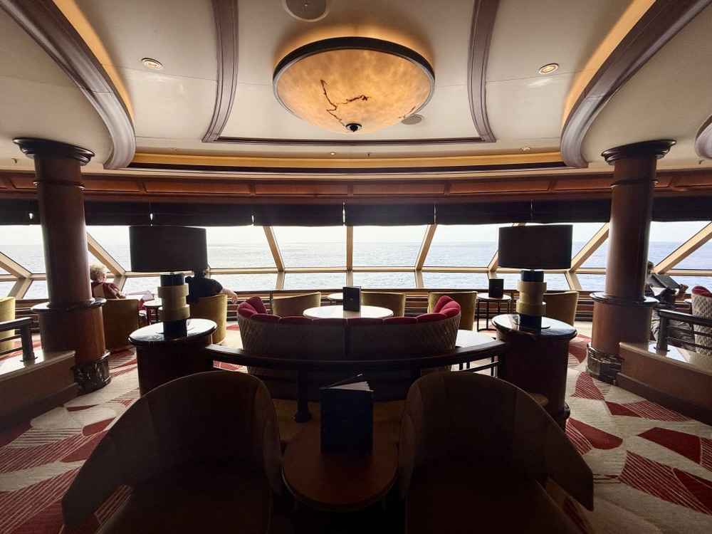 Commodore Club on Queen Elizabeth