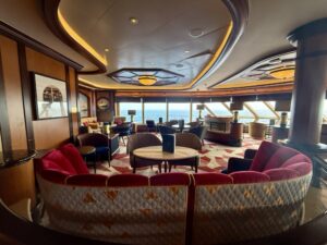 Commodore Club on Queen Elizabeth