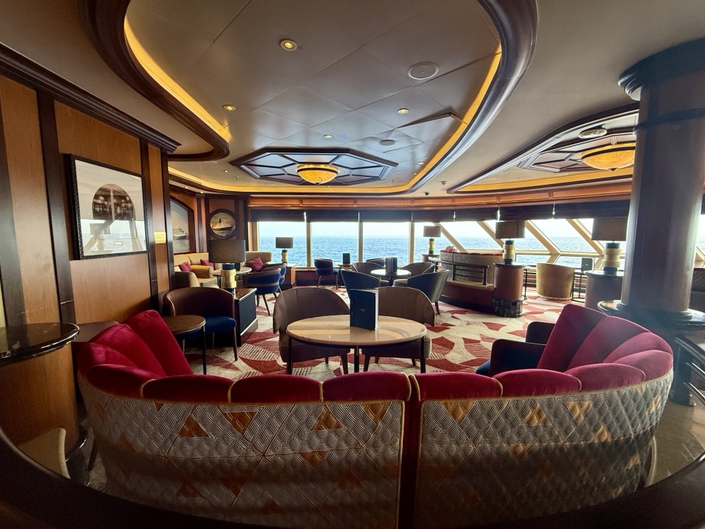 Commodore Club on Queen Elizabeth