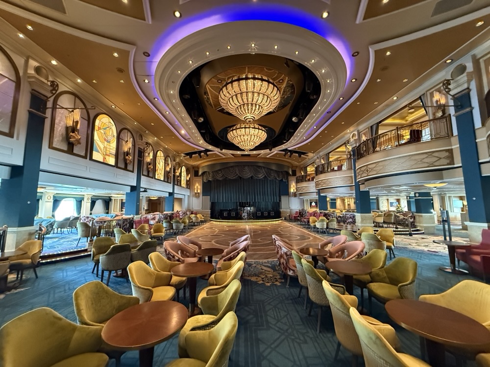 The beautiful Queen's Room on Queen Elizabeth