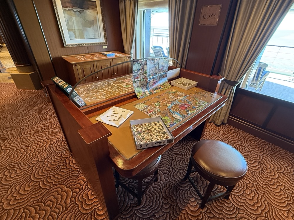 A little puzzle nook on Queen Elizabeth