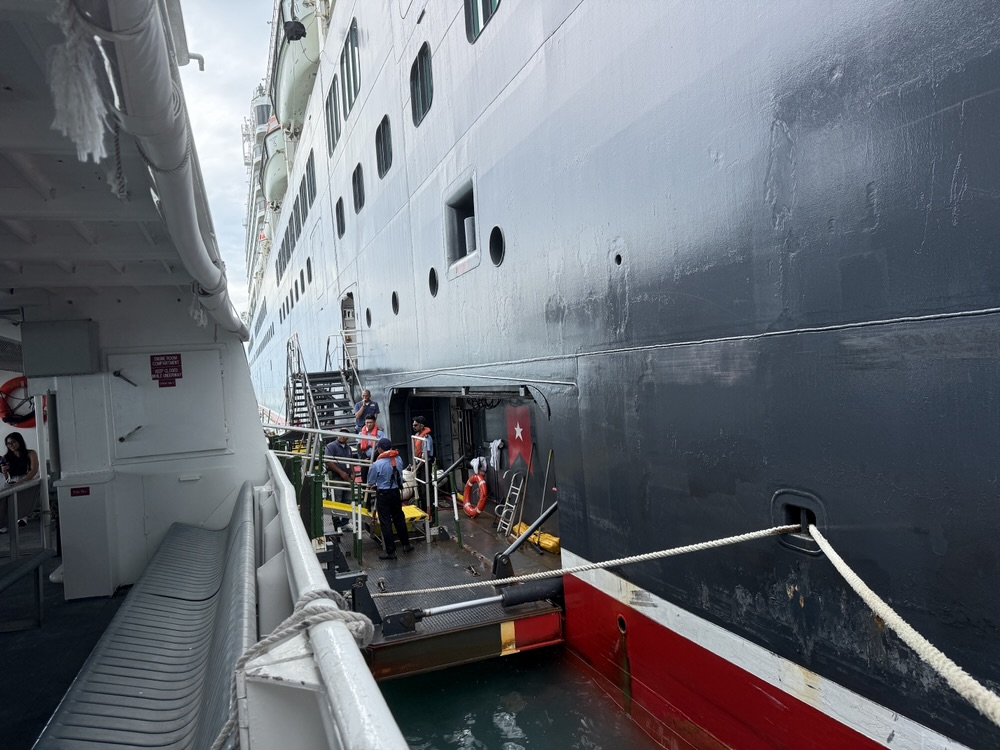 Tender operations in Belize on the Queen Elizabeth