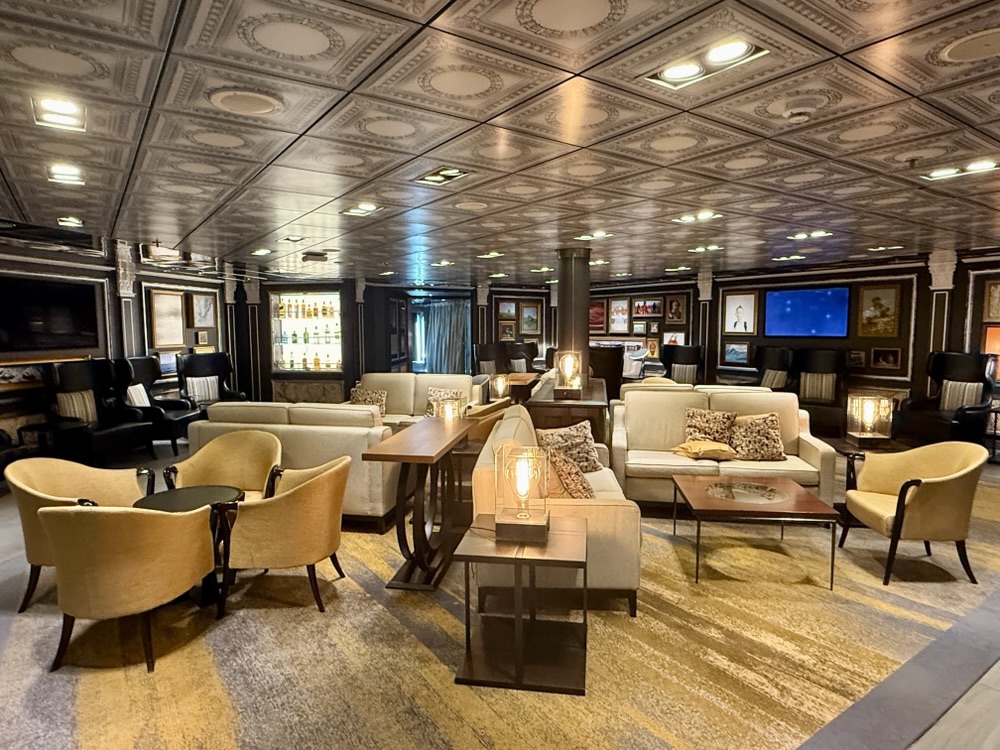 Gallery Bar on Zuiderdam