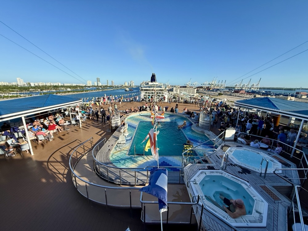 Sailaway on Zuiderdam