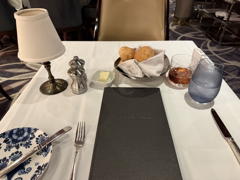 Main Dining Room placesetting on Zuiderdam
