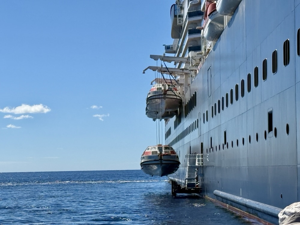 Rotterdam's lifeboats being lowered to transport passengers to Half Moon Cay