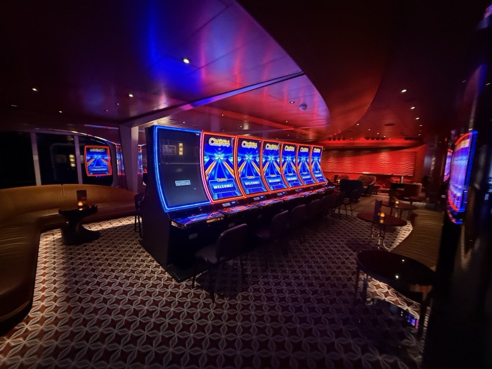 Slot machines have taken over a lot of space in Ocean Bar on Rotterdam