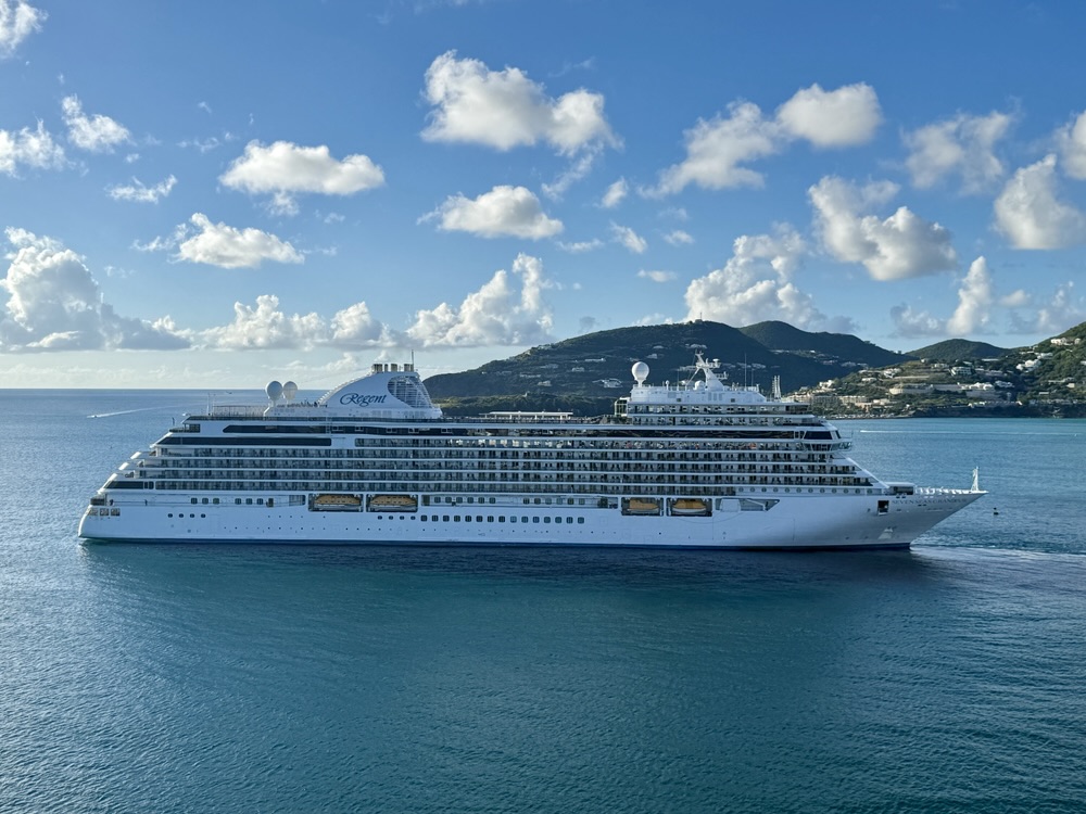 Seven Seas Grandeur leaving St. Maarten on November 20, 2025