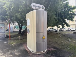 Pay toilet in Pointe-A-Pitre