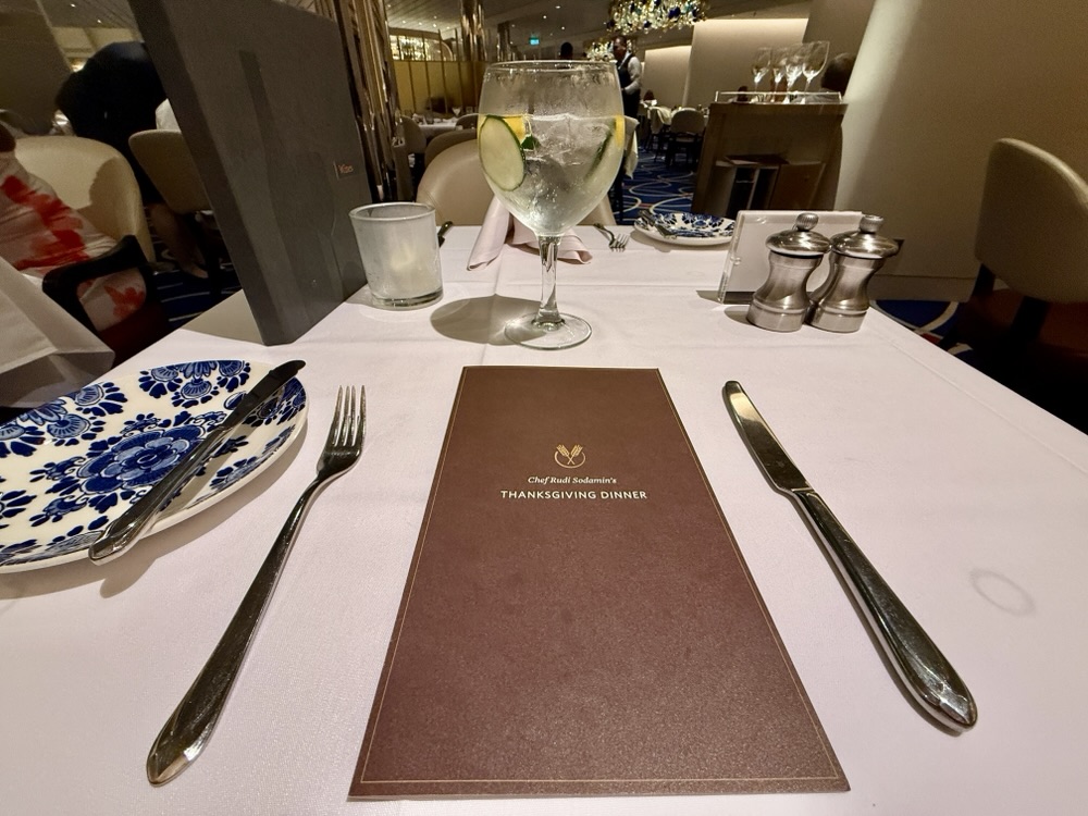 Thanksgiving place setting in the MDR on Rotterdam