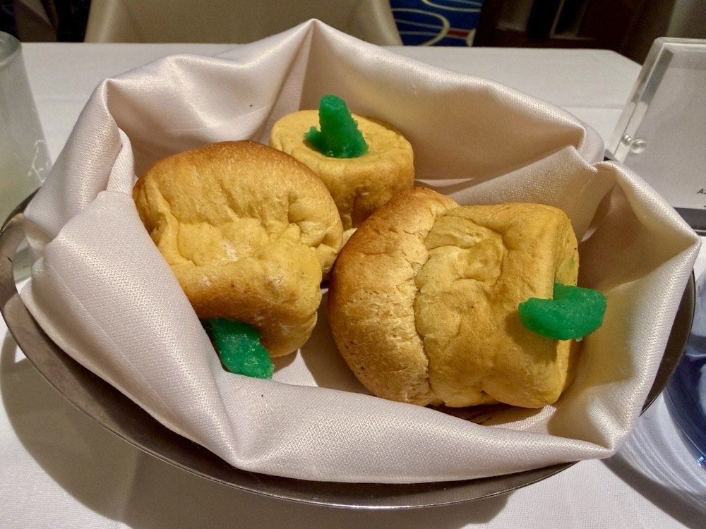 Thanksgiving dinner rolls from the MDR on Rotterdam