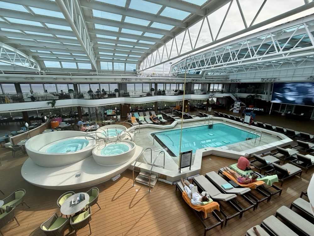 Rotterdam's Lido Pool with the retractible roof