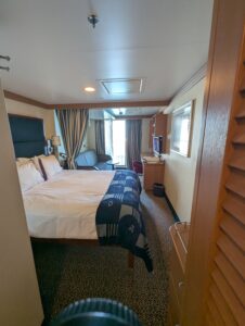 Deluxe Oceanview with Verandah stateroom layout on the Disney Fantasy