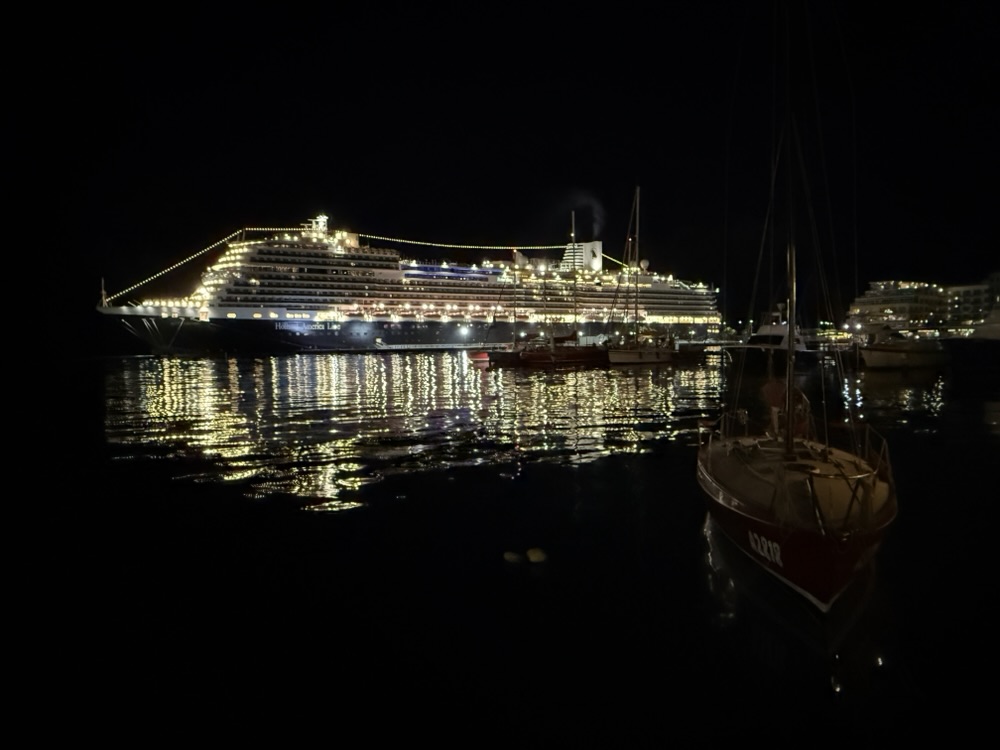 Rotterdam docked in Aruba on December 2, 2025