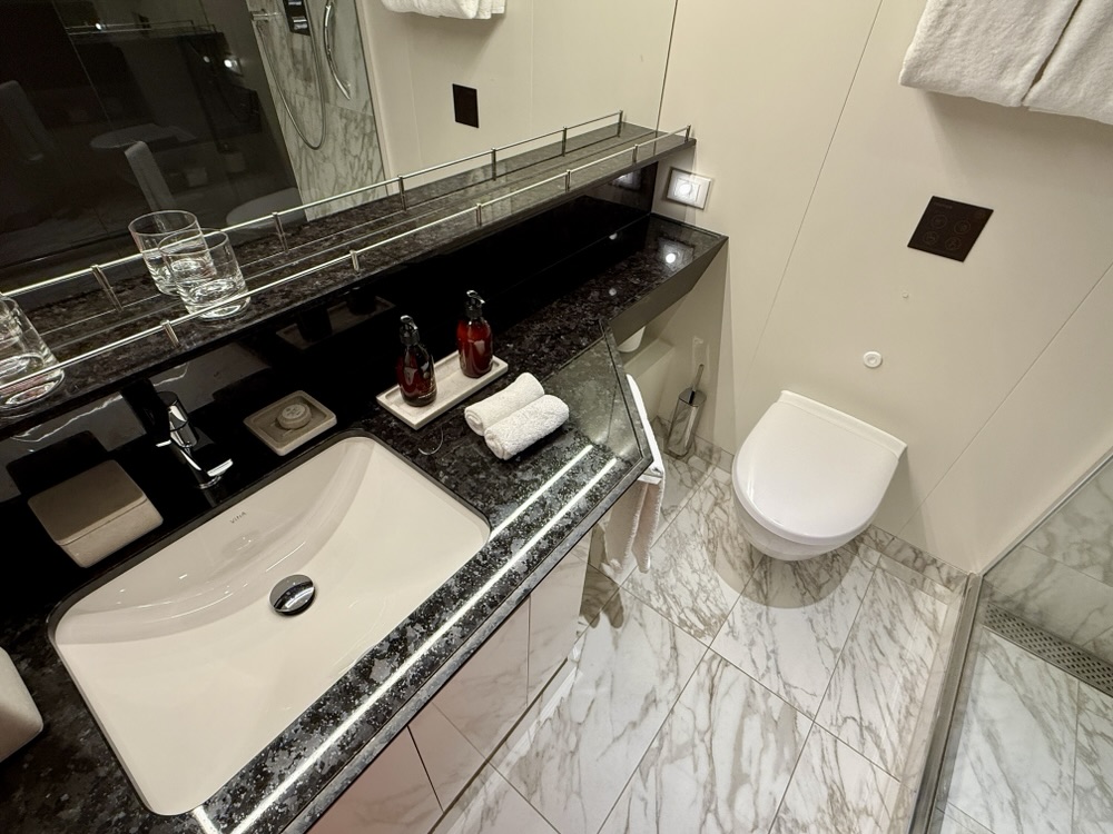 Suite 6067 on Explora I