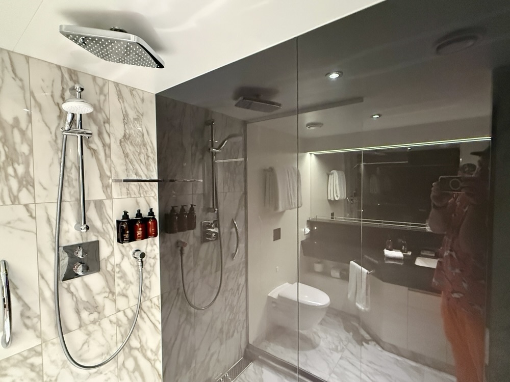 Suite 6067 on Explora I