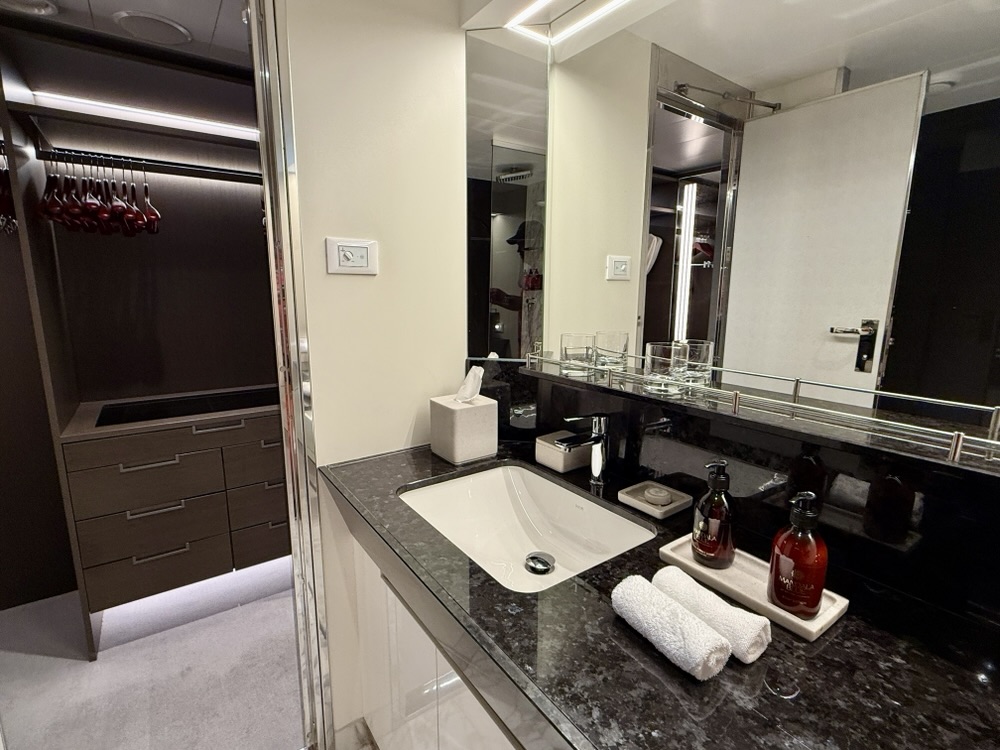 Suite 6067 on Explora I