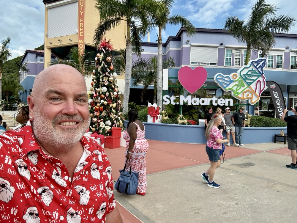 Look!  It's a new St. Maarten sign!