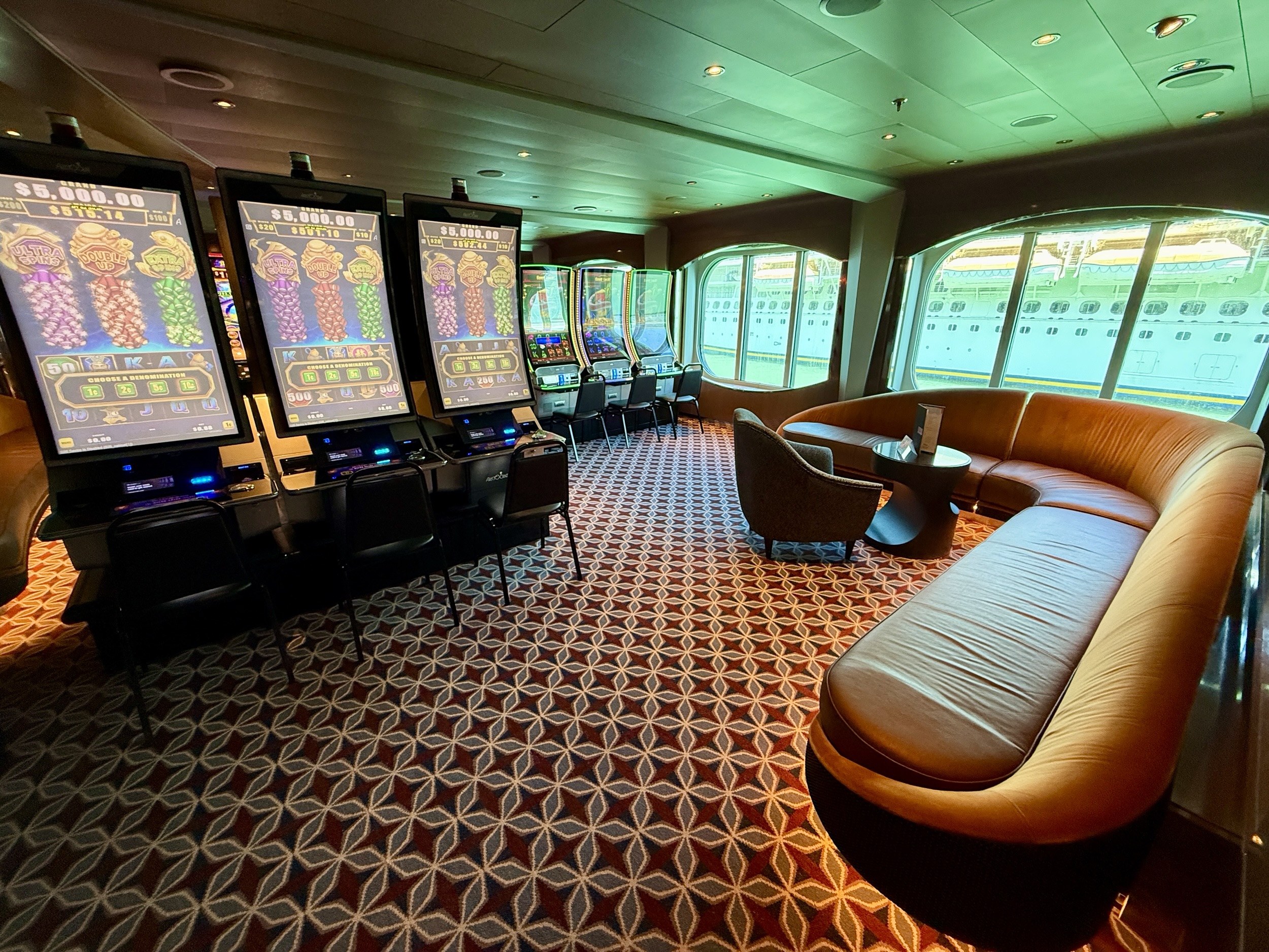 Seating in Ocean Bar on Koningsdam has been given up for slots for this cruise