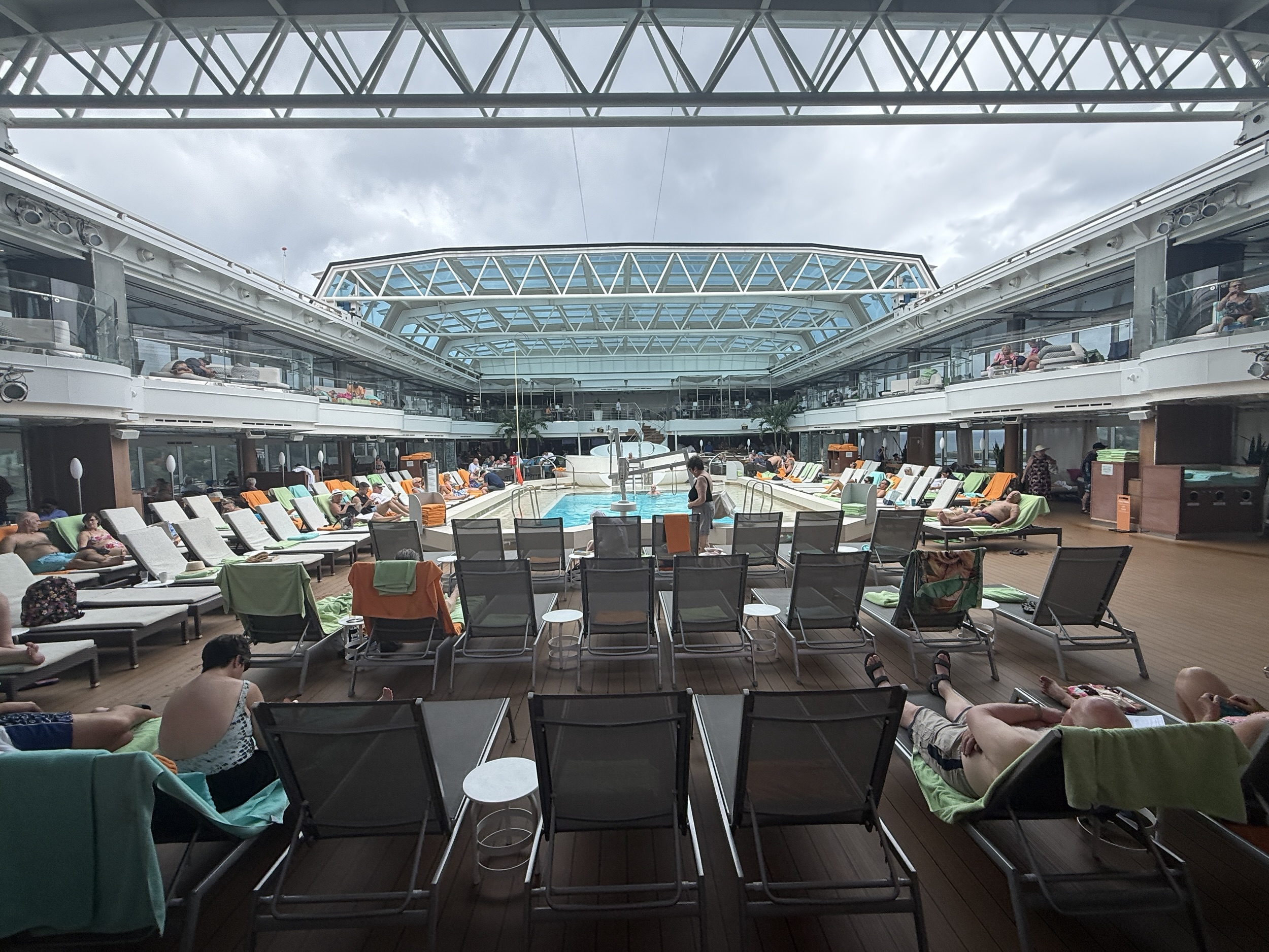 Lido Pool on Koningsdam